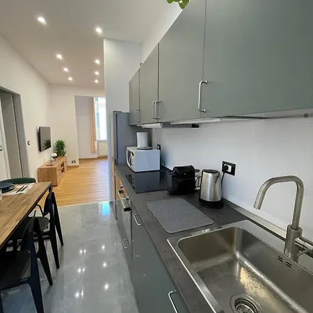 アパート San Vincenzo Modern ジェノヴァ